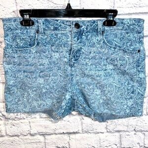 Gloria Vanderbilt Paisley Print Distressed Cut Off Raw Hem Denim Jean Shorts